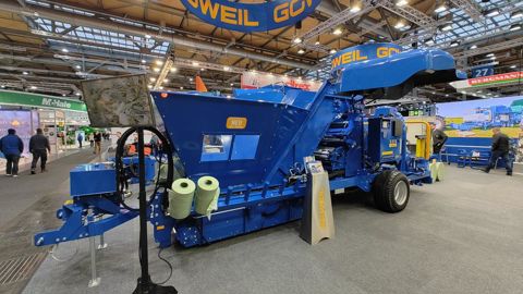 À Agritechnica 2023, Göweil a dévoilé une presse à poste fixe pour des balles de 60 de diamètre.