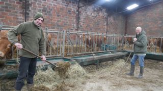 Avec deux autres exploitants, Didier Pernet et Benoît Delage (à gauche) portent le projet d'un abattoir redimensionné aux besoins du territoire.