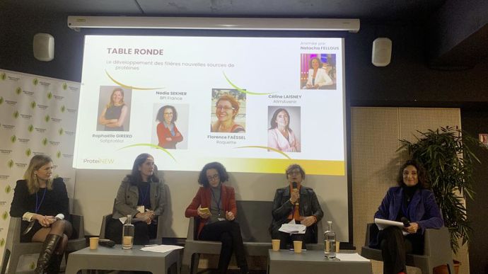 A l'occasion de la restitution du projet ProtéiNew, une table ronde a été organisée, en présence (de g.à dr.), de Raphaëlle Senio-Girerd (Sofriprotéol), Céline Laisney (AlimAvenir), Nadia Sekher (BPI France) et Florence Faessel (Roquette).