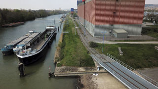 Par mesure de sécurité et pour permettre l’installation des équipements, la préfecture de Paris et d’Île-de-France a décidé d’une fermeture totale de la navigation sur le fleuve avant le début des Jeux. Par mesure de sécurité et pour permettre l’installation des équipements, la préfecture de Paris et d’Île-de-France a décidé d’une fermeture totale de la navigation sur le fleuve avant le début des Jeux.