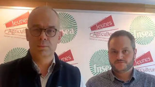 Le président de la FNSEA, Arnaud Rousseau (à gauche), et Arnaud Gaillot, le président de JA, présentant les mesures d'urgence demandées par leurs syndicats.