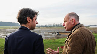 Le Premier ministre Gabriel Attal s'est rendu dans une exploitation agricole de l'Indre-et-Loire ce dimanche 28 janvier 2024. Le Premier ministre Gabriel Attal s'est rendu dans une exploitation agricole de l'Indre-et-Loire ce dimanche 28 janvier 2024.