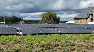 Face à la concurrence chinoise, la production européenne de panneaux photovoltaïques pourrait être divisée par 9 en un an. Face à la concurrence chinoise, la production européenne de panneaux photovoltaïques pourrait être divisée par 9 en un an.