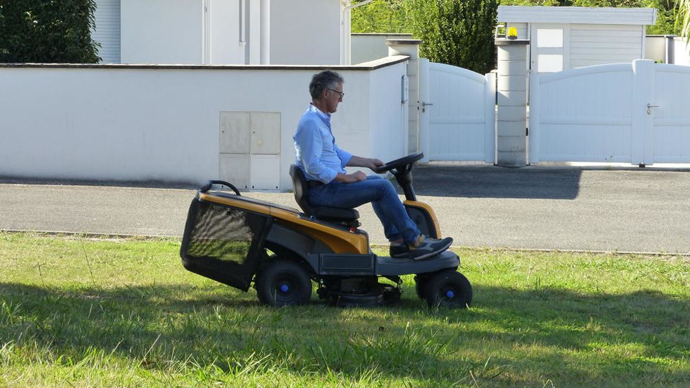 Les tondeuses avec ramassage dominent dans le parc de matériels.