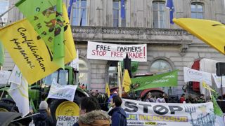 Plusieurs centaines d'agriculteurs et de tracteurs venus d'Europe bloquent les rues de Luxembourg le 1er février 2024. Plusieurs centaines d'agriculteurs et de tracteurs venus d'Europe bloquent les rues de Luxembourg le 1er février 2024.