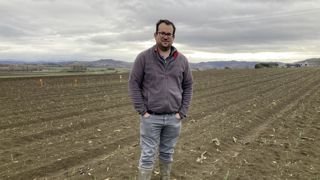 « Je ne pensais pas qu’un jour, j’exploiterai avec bonheur 106 ha de terres de Limagne », explique Sylvain Vernière, installé hors cadre familial depuis 2019 après neuf ans de salariat chez un constructeur agricole. « Je ne pensais pas qu’un jour, j’exploiterai avec bonheur 106 ha de terres de Limagne », explique Sylvain Vernière, installé hors cadre familial depuis 2019 après neuf ans de salariat chez un constructeur agricole.