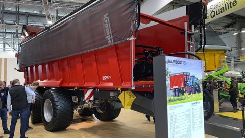 Krampe : la remorque à front poussant reçoit l’Isobus