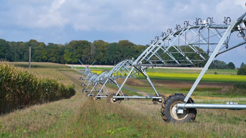 Le pivot d’irrigation Zimmatic Precision VRI de Lindsay, installé sur 34 ha, a permis d’économiser 40 % d’eau en 2023 comparé à des enrouleurs à canon. Le pivot d’irrigation Zimmatic Precision VRI de Lindsay, installé sur 34 ha, a permis d’économiser 40 % d’eau en 2023 comparé à des enrouleurs à canon.