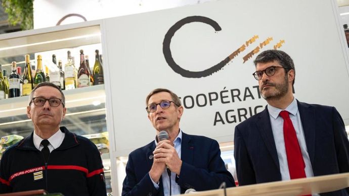 De gauche à droite : Jean-Paul Bosland, président de la Fédération nationale des sapeurs-pompiers de France, Dominique Chargé, président de La Coopération agricole, et Julien Marion, directeur général de la sécurité civile et de la gestion des crises au ministère de l'Intérieur, jeudi 29 février au Sia.