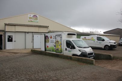 hangar contenant un laboratoire de transformation du lait
