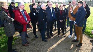 Agnès Pannier-Runacher, ministre déléguée à l'Agriculture, a présenté « l'opportunité » de l'agrivoltaïsme lors d'un déplacement en Côte-d'Or le 21 mars 2024. Agnès Pannier-Runacher, ministre déléguée à l'Agriculture, a présenté « l'opportunité » de l'agrivoltaïsme lors d'un déplacement en Côte-d'Or le 21 mars 2024.
