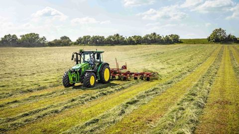 Le nouveau 5130 M offre une puissance maximale de 135 ch. Il utilise le 4 cylindres de 4,5 L John Deere PWS dentique aux autres modèles de la série 5M. Le nouveau 5130 M offre une puissance maximale de 135 ch. Il utilise le 4 cylindres de 4,5 L John Deere PWS dentique aux autres modèles de la série 5M.
