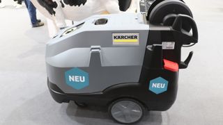 Le nettoyeur à haute pression présenté par Kärcher peut délivrer jusqu'à 200 bars.