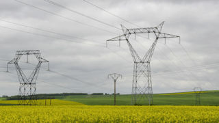 Le chèque énergie sera versé dès le 2 avril 2024 aux ménages les plus modestes pour les aider à payer leurs factures d’électricité, de gaz ou de fioul domestique. Le chèque énergie sera versé dès le 2 avril 2024 aux ménages les plus modestes pour les aider à payer leurs factures d’électricité, de gaz ou de fioul domestique.