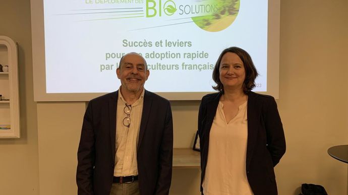 Christophe Maquin, directeur marketing, et Aurélie Morin, directrice de l’activité biocontrôle, ont réaffirmé l'ambition de De Sangosse de déployer plus largement les biosolutions, lors d'une conférence de presse, jeudi 28 mars, à Paris.