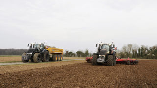 Nous avons testé le Valtra S 416 avec une utilisation au transport et au travail du sol. Nous avons testé le Valtra S 416 avec une utilisation au transport et au travail du sol.