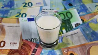 "Sur l’atelier laitier, la hausse du prix du lait a quasiment compensé la hausse des coûts de production en 2023", évalue l'Idele. "Sur l’atelier laitier, la hausse du prix du lait a quasiment compensé la hausse des coûts de production en 2023", évalue l'Idele.