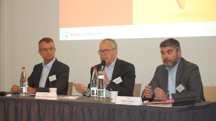 Gérard Clay, président du conseil d’administration de Tereos, Frédéric van Gansberghe, PDG de Futerro, et Olivier Leducq, directeur général de Tereos, jeudi 11 avril, à Gruchet-le-Valasse (Seine-Maritime).