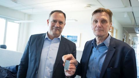 De gauche à droite : Maurizio Achilli, vice président de l'approvisionnement du groupe Manitou et Olavi Huhtala vice président exécutif et directeur de SSAB Europe. De gauche à droite : Maurizio Achilli, vice président de l'approvisionnement du groupe Manitou et Olavi Huhtala vice président exécutif et directeur de SSAB Europe.