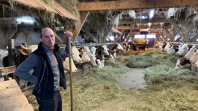 Nicolas Marguet. « Avec le vétérinaire, pendant un an, nous avons repris tous les aspects de la conduite du troupeau, depuis la fertilisation des prairies, jusqu’au diamètre des manchons en salle de traite. »