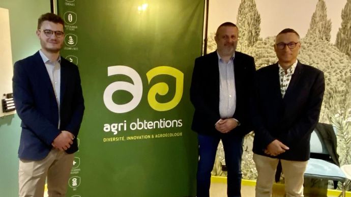 « Nous souhaitons rester présents sur les espèces majeures, mais avant tout sur les espèces de diversification », précise Vincent Béguier, directeur général d'Agri Obtentions (au centre) entouré de François Cuvelier, directeur commercial, et Olivier Legall, président.