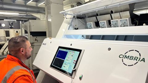 Secobra Recherches vient de moderniser son site industriel historique de Bois-Henry (Yvelines). Un nouveau trieur opto-électronique a notamment été installé sur la chaîne de triage des céréales. Secobra Recherches vient de moderniser son site industriel historique de Bois-Henry (Yvelines). Un nouveau trieur opto-électronique a notamment été installé sur la chaîne de triage des céréales.