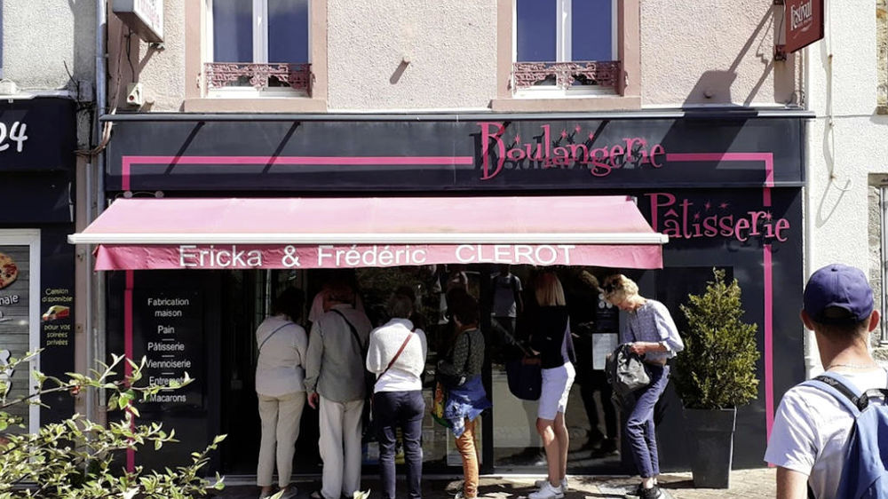 Le couple a été contraint de fermer en 2023 sa seconde boulangerie (du bourg de Barneville) juste avant la haute saison.