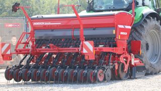 Le combiné de semis Versa 3 KR de Horsch peut être équipé de la rampe de semis TurboDisc avec plus de pression au sol que la Duodisc.