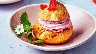 Choux à la mousse de fraises. Choux à la mousse de fraises.