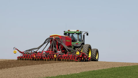 La nouvelle tête de distribution Väderstad améliore le contrôle de flux et facilite le changement d'interrang.