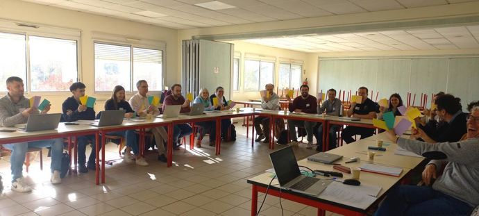 Une vingtaine de personnes (Arvalis, Chambres, CUMA, Négoces, Agrobio Périgord) s'est rassemblée à l'occasion de la journée Fertisol du 28 mars 2024 à Vayres (33) pour définir les thématiques prioritaires et le type de conseil.