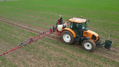 L’objectif du projet Farmtopia : évaluer la pertinence de modifier des pulvérisateurs existants pour bénéficier de la pulvérisation ciblée sans changer de matériel. L’objectif du projet Farmtopia : évaluer la pertinence de modifier des pulvérisateurs existants pour bénéficier de la pulvérisation ciblée sans changer de matériel.