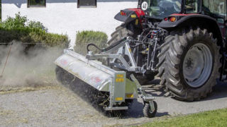 La balayeuse type 7 est adaptée aux conditions difficiles. La balayeuse type 7 est adaptée aux conditions difficiles.