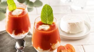 Recette de gaspacho au chèvre frais. Recette de gaspacho au chèvre frais.