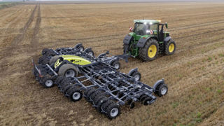 Sky Agriculture présente un déchaumeur Methys HDS de 12 m de largeur. Sky Agriculture présente un déchaumeur Methys HDS de 12 m de largeur.