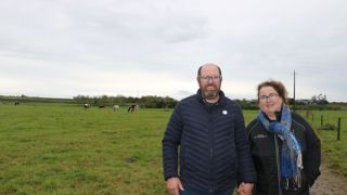 Anne et Jean-Marc Le Vourc’h apprécient de sortir leurs vaches au pâturage grâce aux chemins aménagés. Anne et Jean-Marc Le Vourc’h apprécient de sortir leurs vaches au pâturage grâce aux chemins aménagés.