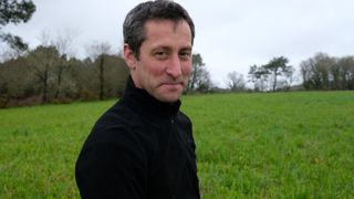 « Miser sur le premier cycle pour constituer des stocks contribue à la sécurisation vis-à-vis des aléas climatiques », estime Sébastien Baron et ses associés. A l’issue d’un hiver particulièrement humide, cette prairie fournie sera exploitée dès que possible.