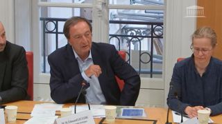 Devant les parlementaires de la commission d'enquête, Michel-Édouard Leclerc assure qu'il faut « redéfinir une nouvelle politique agricole ». Devant les parlementaires de la commission d'enquête, Michel-Édouard Leclerc assure qu'il faut « redéfinir une nouvelle politique agricole ».