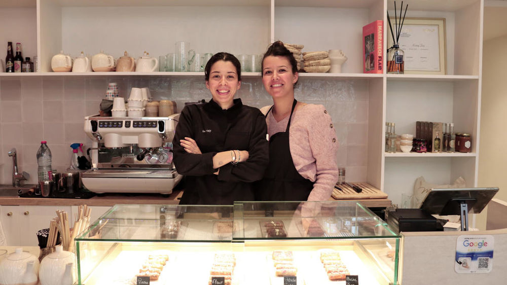 Kenza (à gauche) et Aïda revisitent avec finesse les pâtisseries marocaines traditionnelles.