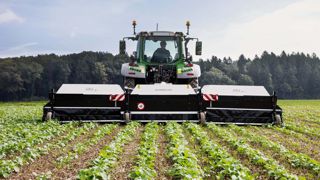 Le pulvérisateur Ara de la société Ecorobotix « constitue un exemple très intéressant d’avancée technologique en cours de déploiement sur le terrain en France et dans le monde », estime le CGAAER. Le pulvérisateur Ara de la société Ecorobotix « constitue un exemple très intéressant d’avancée technologique en cours de déploiement sur le terrain en France et dans le monde », estime le CGAAER.