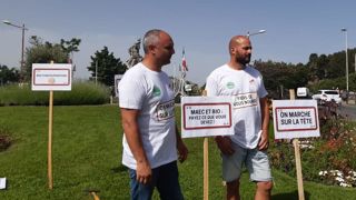 Des représentants de la FDSEA et des JA des Alpes-de-Haute-Provence se sont donné rendez-vous pour remettre un coup de pression à l'Etat concernant le versement des aides Pac. Des représentants de la FDSEA et des JA des Alpes-de-Haute-Provence se sont donné rendez-vous pour remettre un coup de pression à l'Etat concernant le versement des aides Pac.