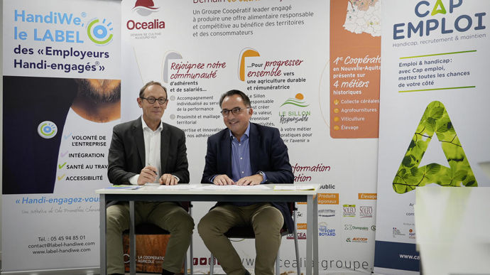 Christian-Manuel Huni, DG adjoint d'Océalia (à g.), et Bertrand Houseaux, président d'Ohé Prométhée Charente, ont signé la convention de renouvellement de leur partenariat, le 7 juin.