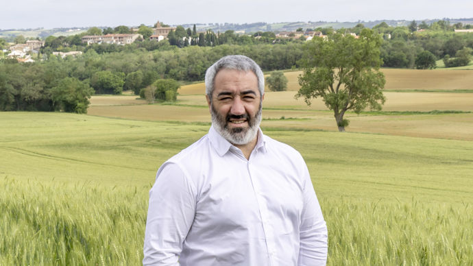 L'application Alternative collecte « génère automatiquement les contrats », « permet aux agriculteurs de suivre les cours en direct » et « facilite le travail administratif du côté de notre entreprise », énumère Romain Zanatta, directeur général du négoce haut-garonnais.