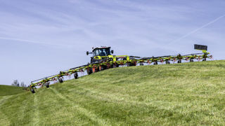 La Volto 1500 T de 15,10 m de largeur de travail reprend le concept des toupies MaxSpread. La Volto 1500 T de 15,10 m de largeur de travail reprend le concept des toupies MaxSpread.