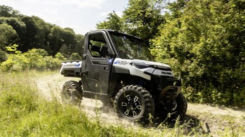 Le Ranger XP Kinetic est une vitrine du savoir-faire de Polaris en matière de SSV. Le Ranger XP Kinetic est une vitrine du savoir-faire de Polaris en matière de SSV.
