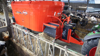 Plus de huit mélangeuses sur dix sont des bols à vis verticales. Simples et robustes, ils sont les seuls à pouvoir accepter des balles entières.