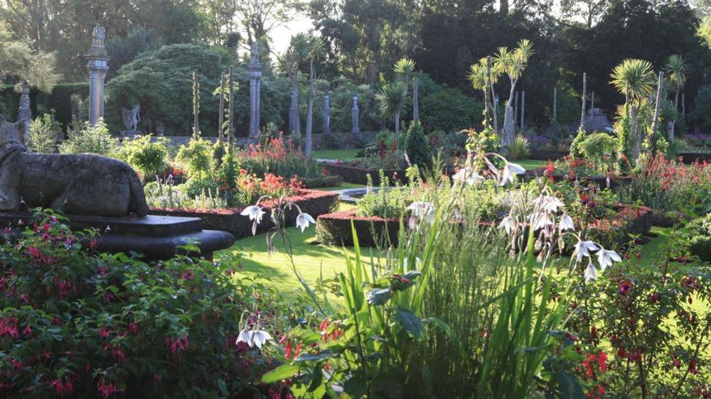 Le journaliste, reporter et photographe Georges Lévêque cède son importante documentation sur la nature et les jardins.