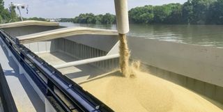 Le transport fluvial présente notamment un atout économique puisqu'il est moins coûteux que le camion ou le train. Le transport fluvial présente notamment un atout économique puisqu'il est moins coûteux que le camion ou le train.