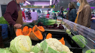 La consommation de fruits et légumes par les ménages français a diminué de 8 % entre 2020 et 2023, alerte l'association Familles rurales. La consommation de fruits et légumes par les ménages français a diminué de 8 % entre 2020 et 2023, alerte l'association Familles rurales.
