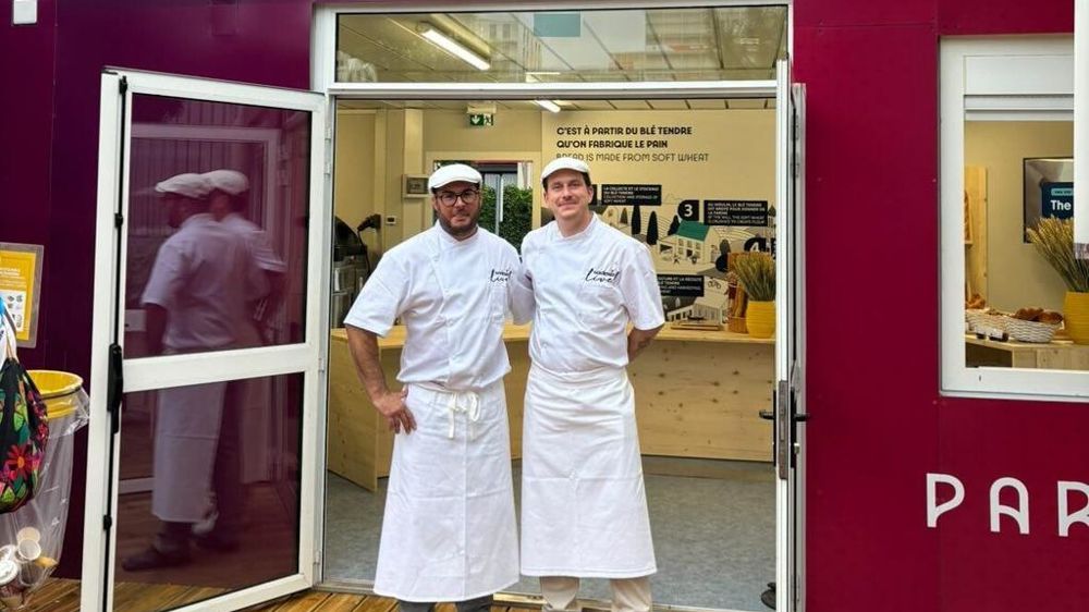 Tony Doré et Clément Nilles, premier binôme à officier au sein de la boulangerie du village olympique